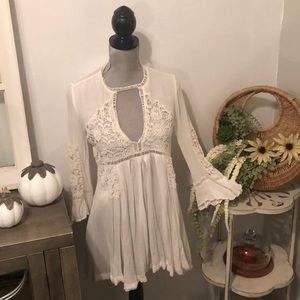 Sexy white bell sleeve dress